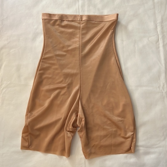 SKIMS BARELY THERE MID THIGH SHORT - Picture 3 of 3